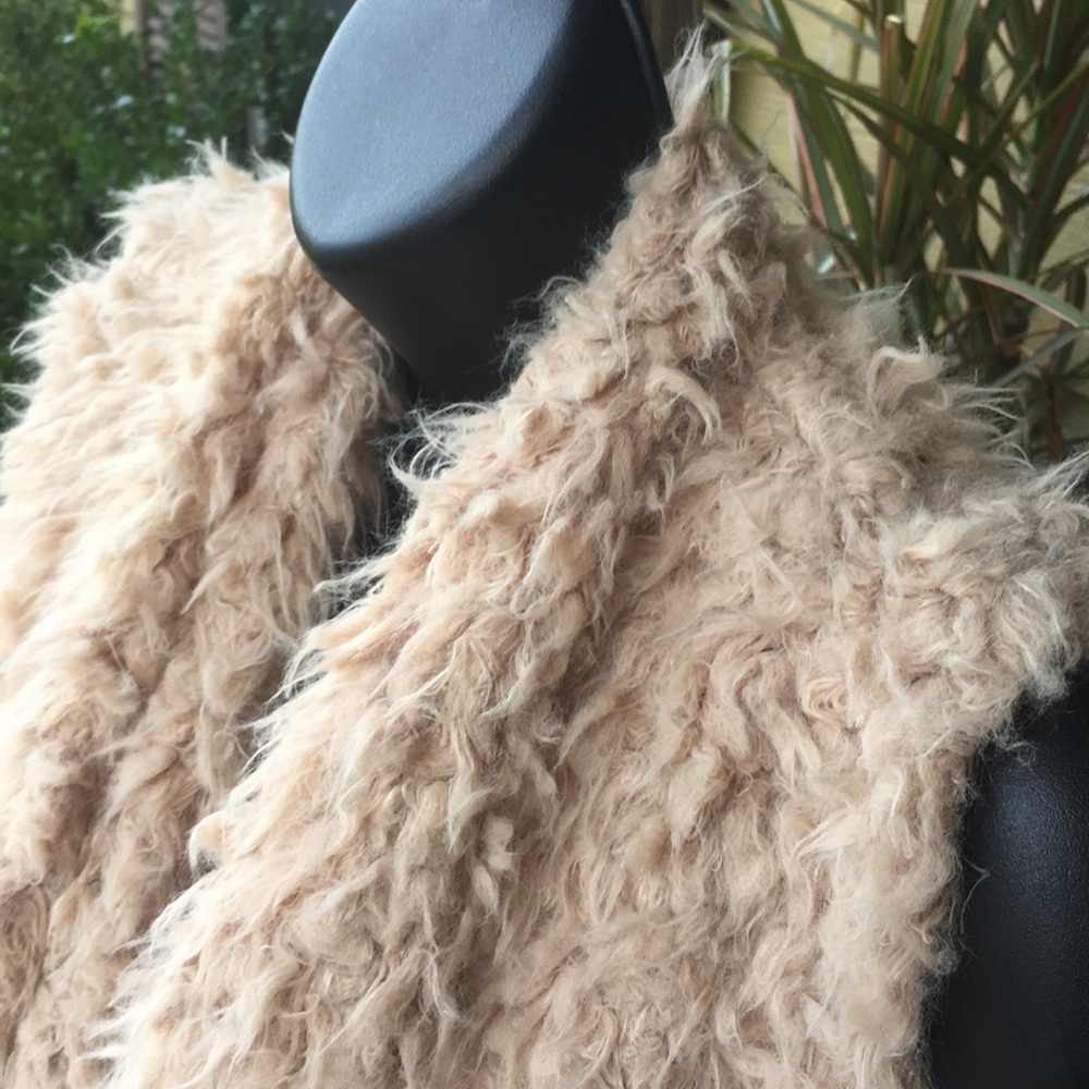 BBX Lephsnt faux fur vest - Picture 3 of 6